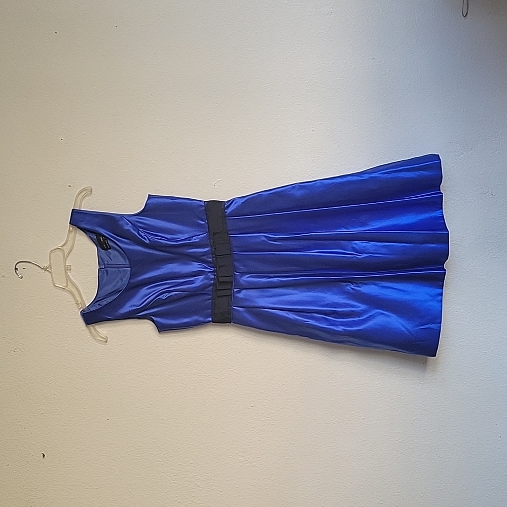 Maxandcleo midi sleevesles dress size 6 color royal blue and black